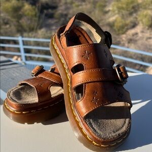 Daisy Embossed Dr. Martens 12237 Floral Brown Chunky Platform Sandals EC - RARE